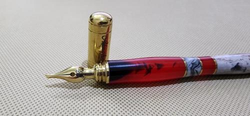 قلم الآغا (ذهبي - ملون - غطاء - 2 ملم)