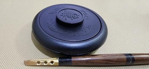 محبرة من البلاستيك المقوى