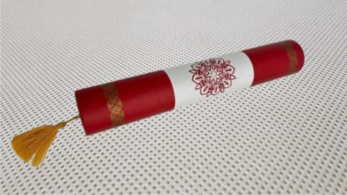 أسطوانة كرتونية فاخرة لحفظ التمارين لون أحمر