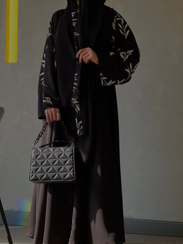 عباية ملكي نصف كلوش تطريز على الأكمام مع طقطق من ا...