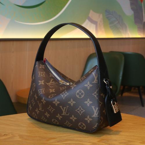 شنطه LV