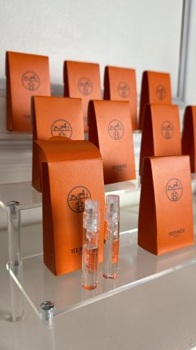 توزيعات HERMES الأصلية