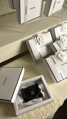 توزيعات شموع Chanel