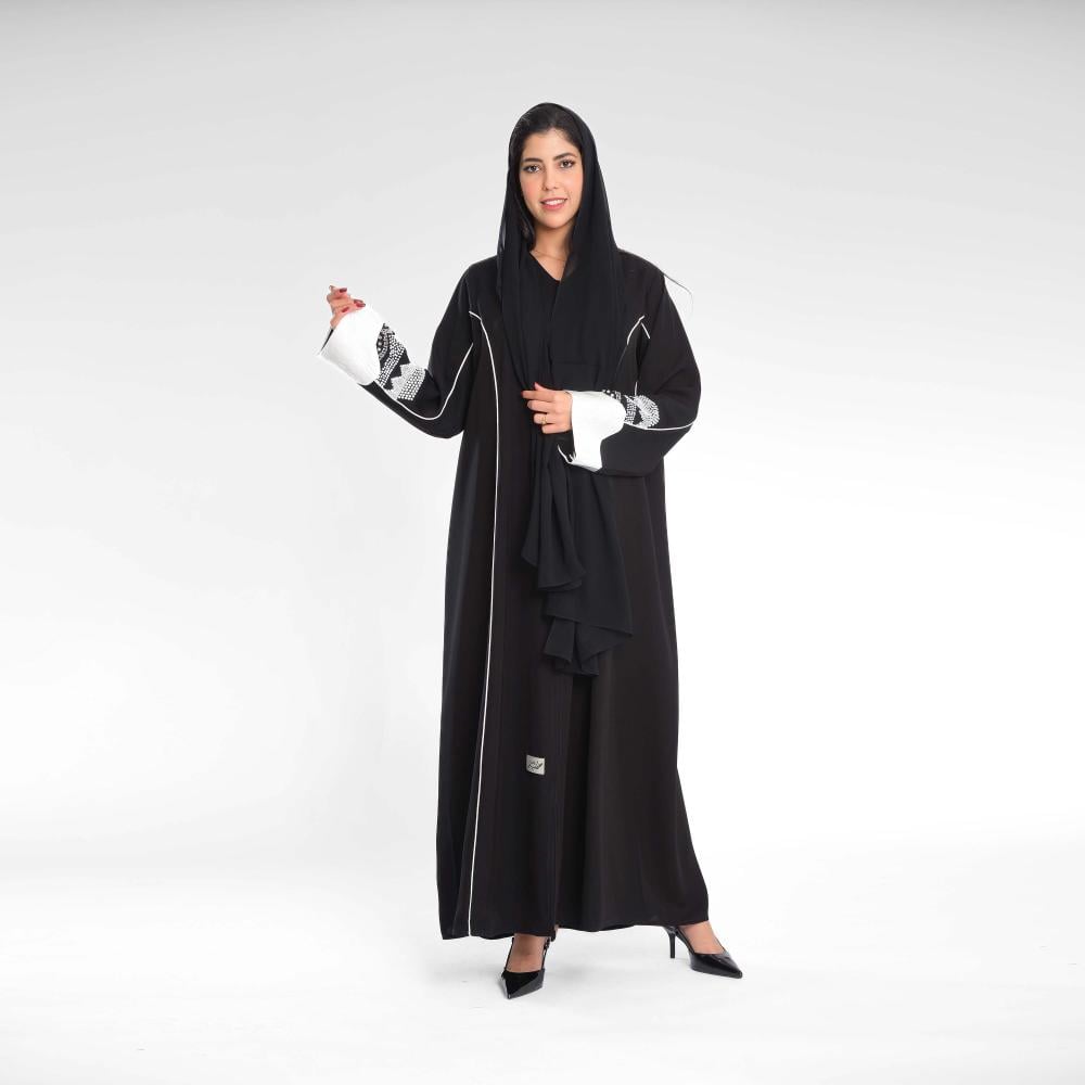 عباية سحر التفاصيل البيضاء