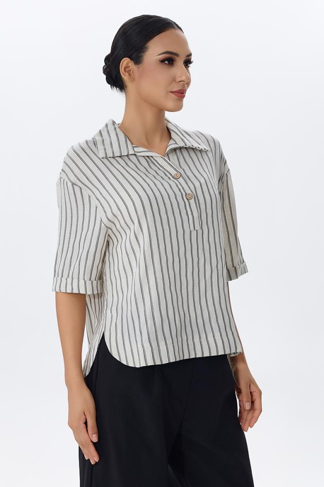 بلوزة مخططة بياقة كلاسيكية وأكمام قصيرة
