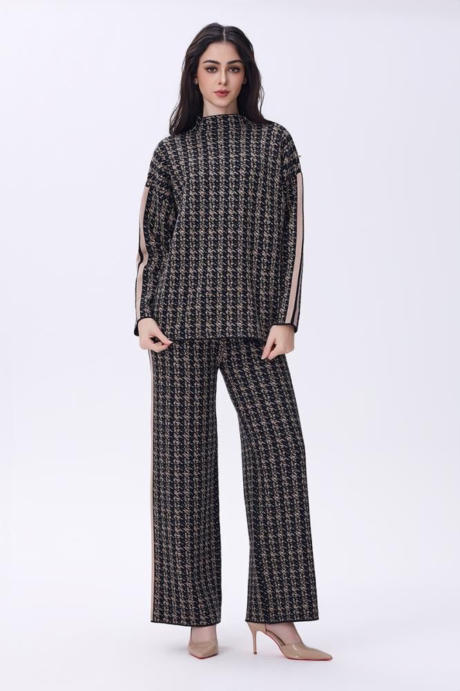 طقم أسود بنقشة بيج