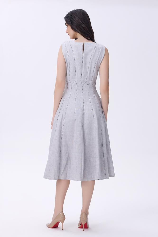 فستان رمادي بدون أكمام بقصة ميدي أنيقة