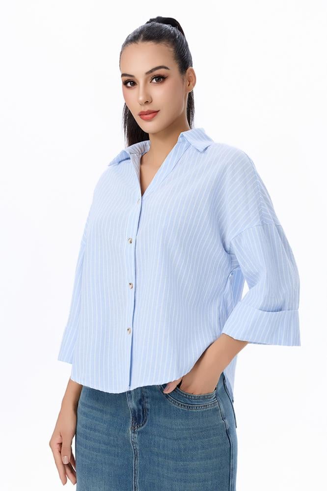 بلوزة سماوي مقلم