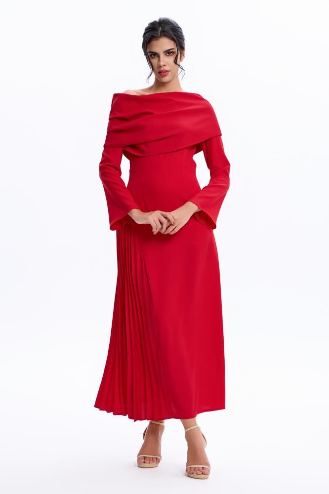 فستان أحمر طويل بليسيه