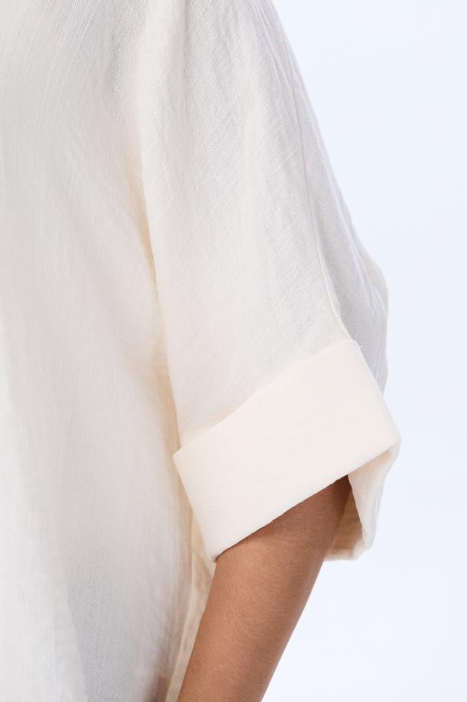 بلوزة كتان أوف وايت بأكمام واسعة