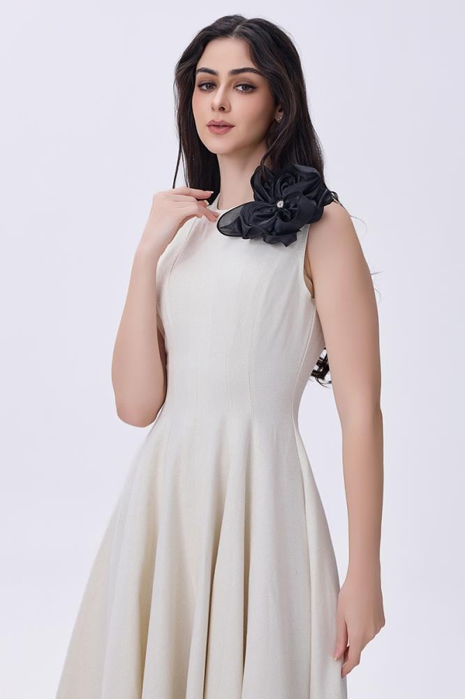 فستان بيج أنيق بدون أكمام