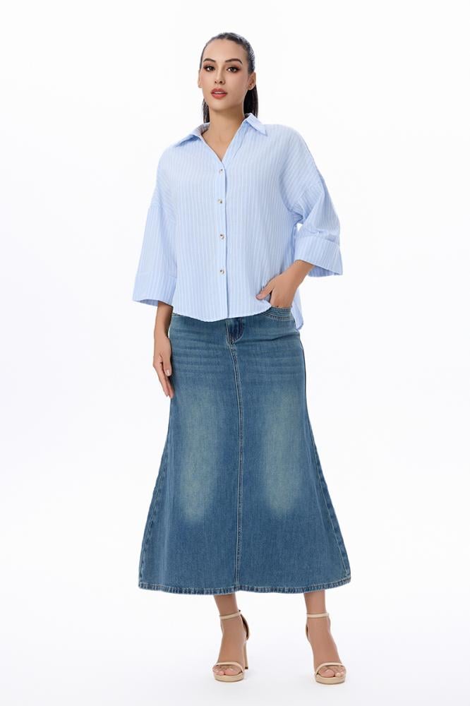 بلوزة سماوي مقلم