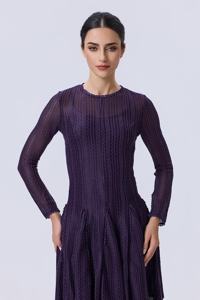 فستان دانتيل بنفسجي بأكمام طويلة