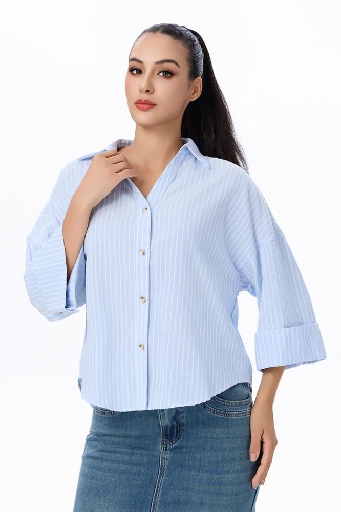 بلوزة سماوي مقلم