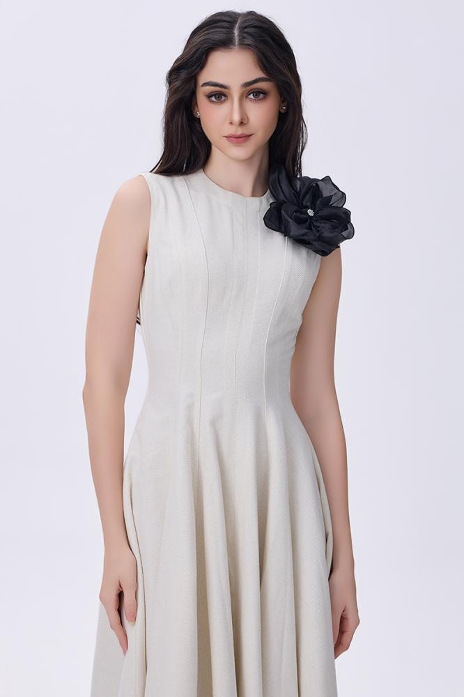 فستان بيج أنيق بدون أكمام