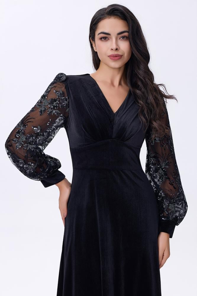 فستان مخملي بأكمام دانتيل