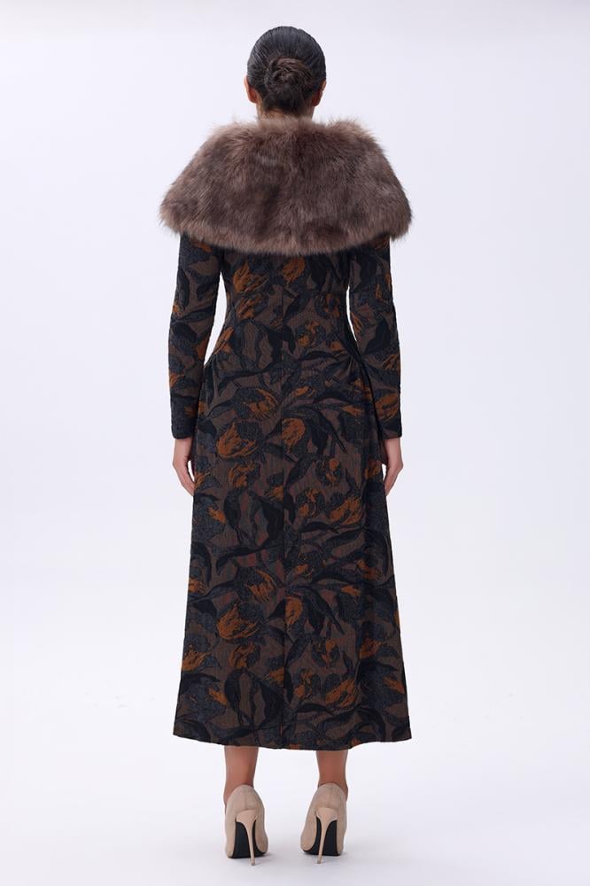 شال بني بفرو ناعم وربطة ساتان