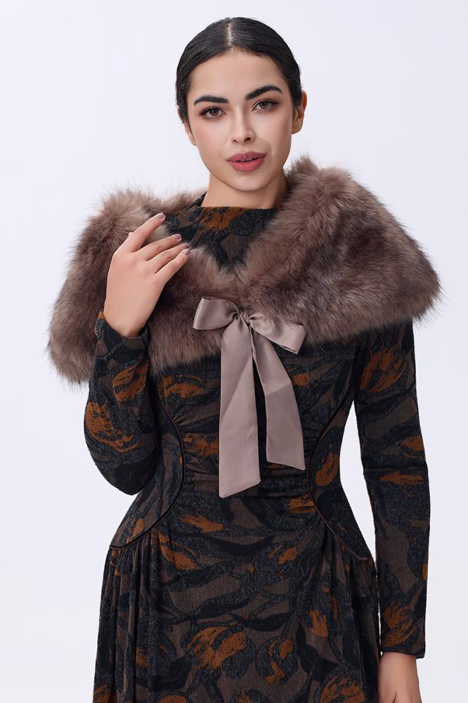 شال بني بفرو ناعم وربطة ساتان