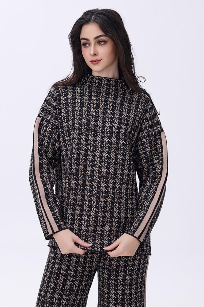 طقم أسود بنقشة بيج