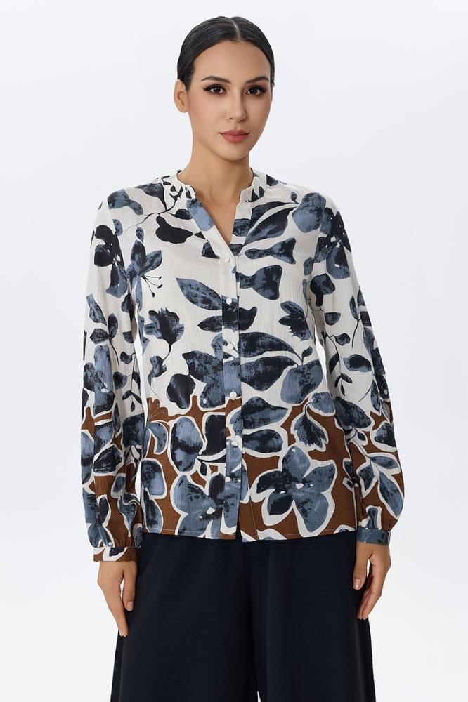 بلوزة بطبعة الورد الأزرق