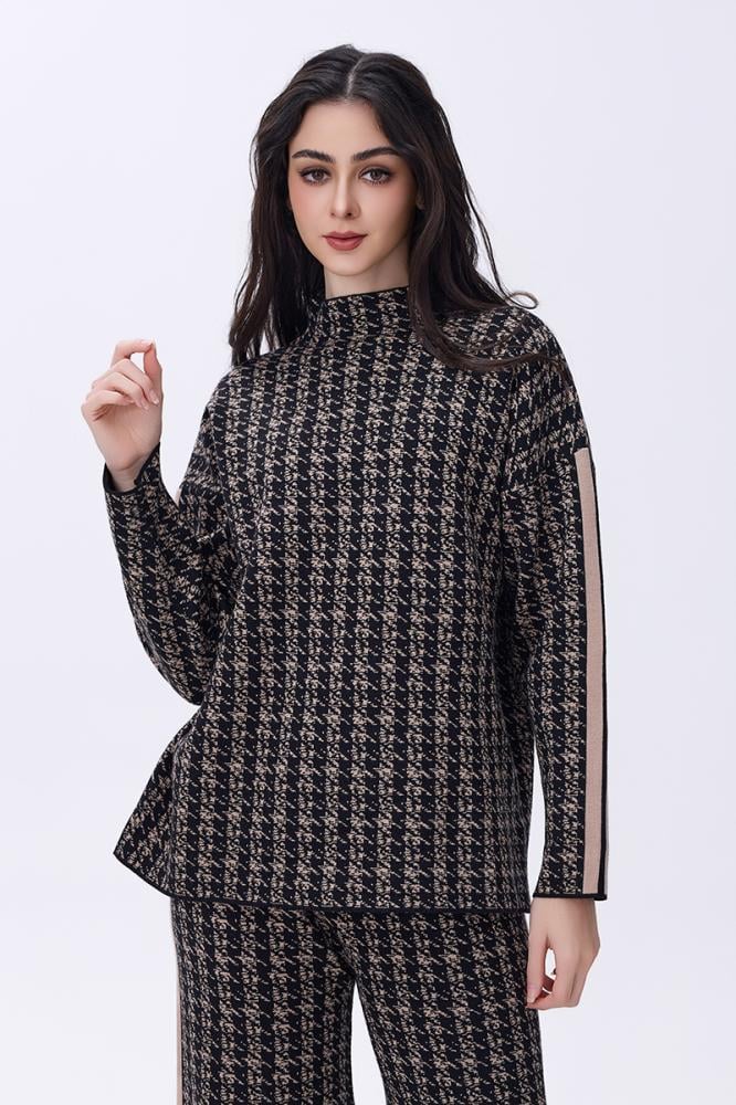 طقم أسود بنقشة بيج