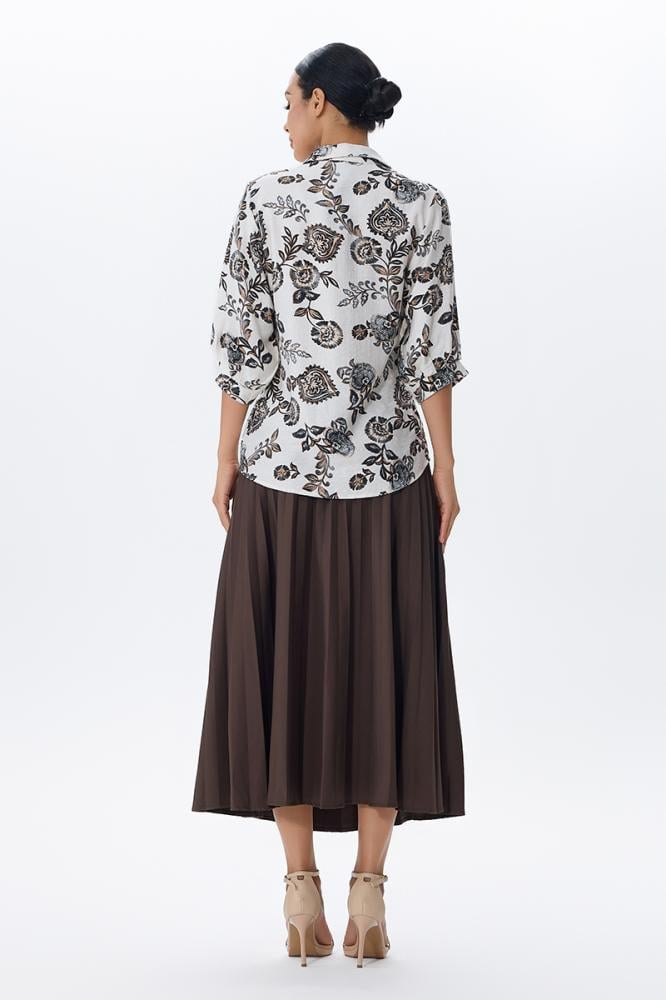 بلوزة بطبعة زخرفية أنيقة