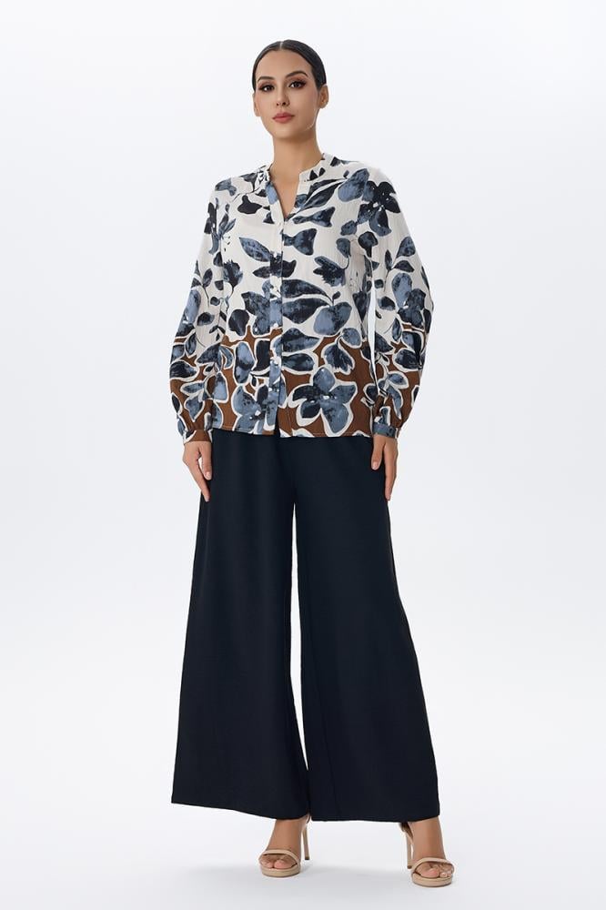 بلوزة بطبعة الورد الأزرق