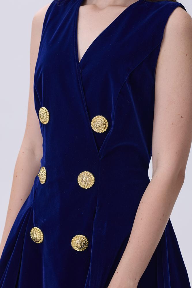فستان كحلي مخملي بدون أكمام بأزرار ذهبية مزدوجة