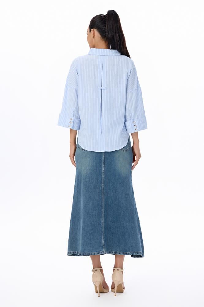 بلوزة سماوي مقلم