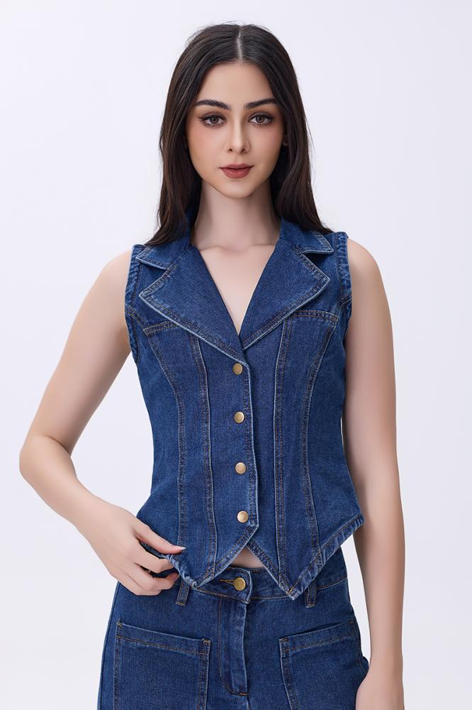 توب دنيم بدون أكمام بأزرار معدنية