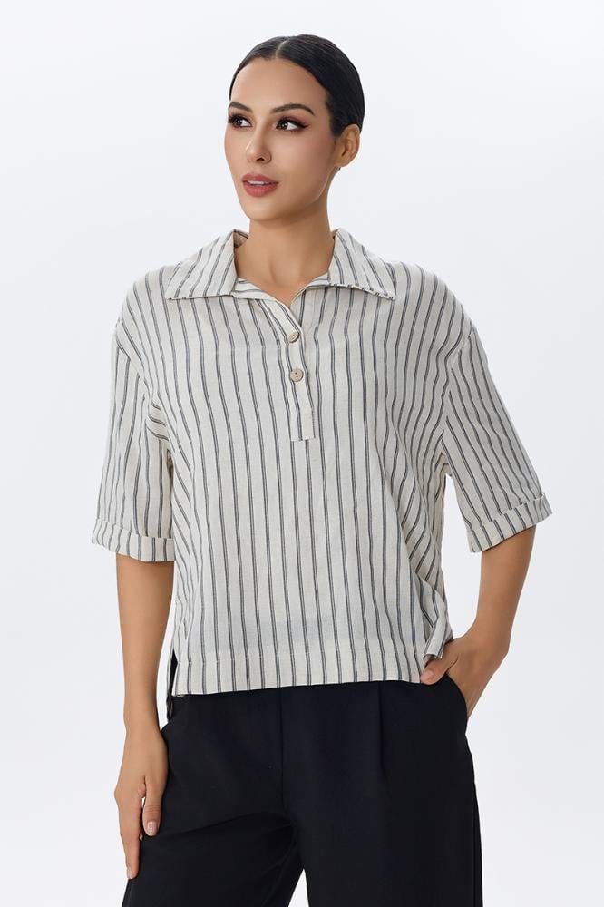 بلوزة مخططة بياقة كلاسيكية وأكمام قصيرة
