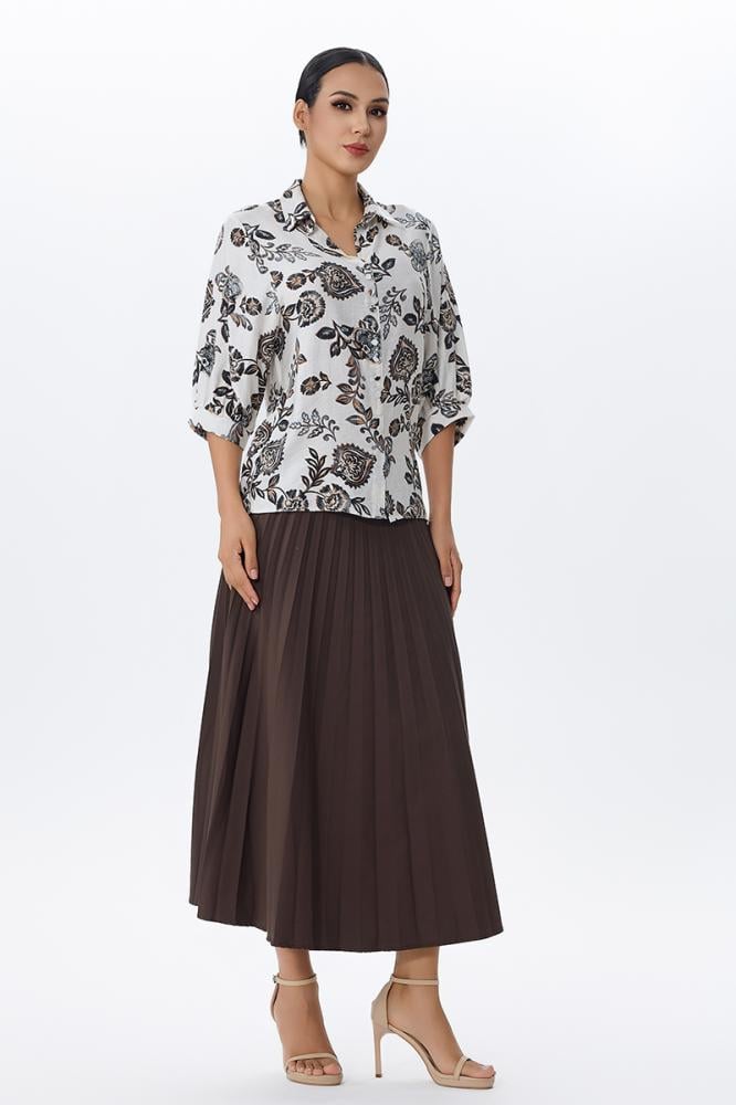 بلوزة بطبعة زخرفية أنيقة