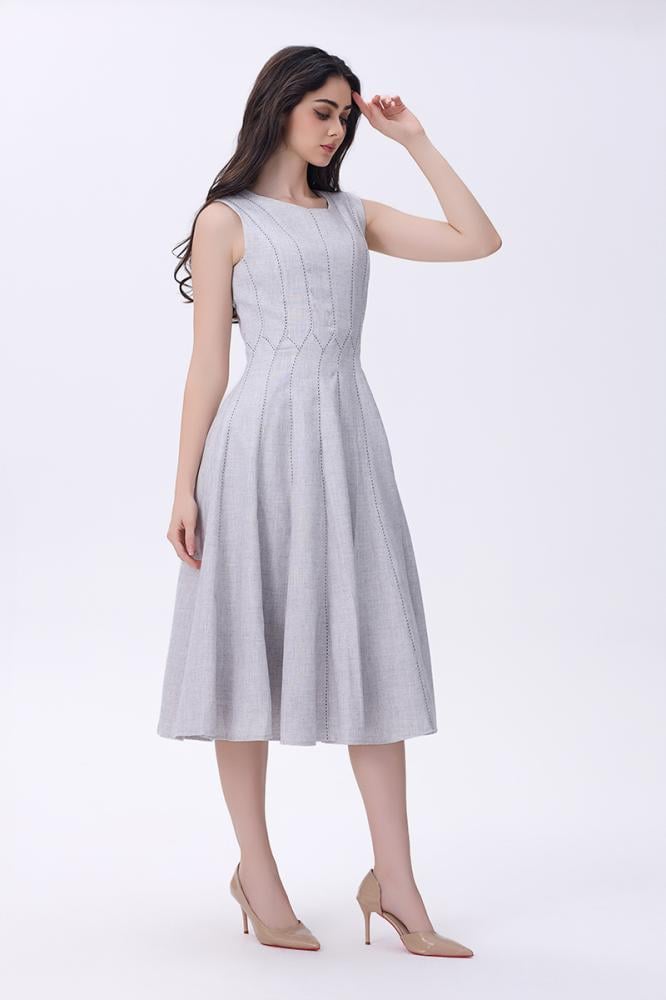 فستان رمادي بدون أكمام بقصة ميدي أنيقة
