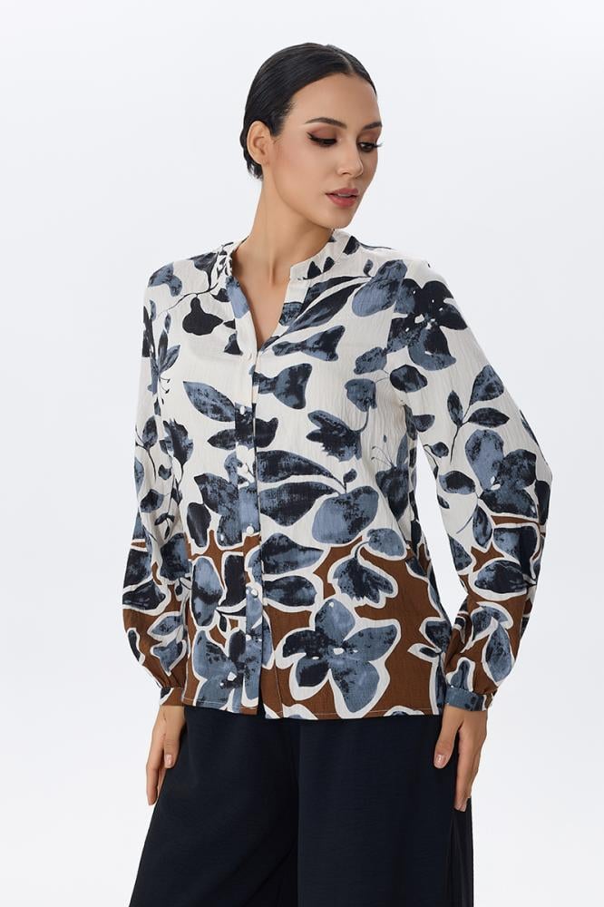 بلوزة بطبعة الورد الأزرق