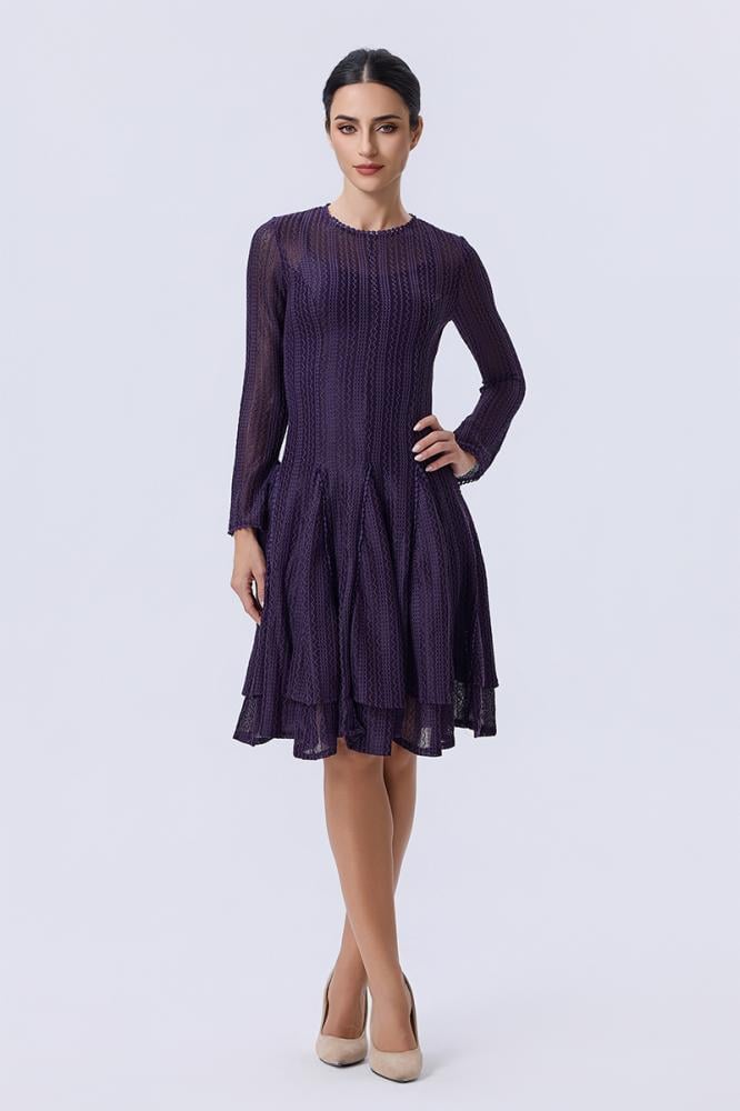 فستان دانتيل بنفسجي بأكمام طويلة