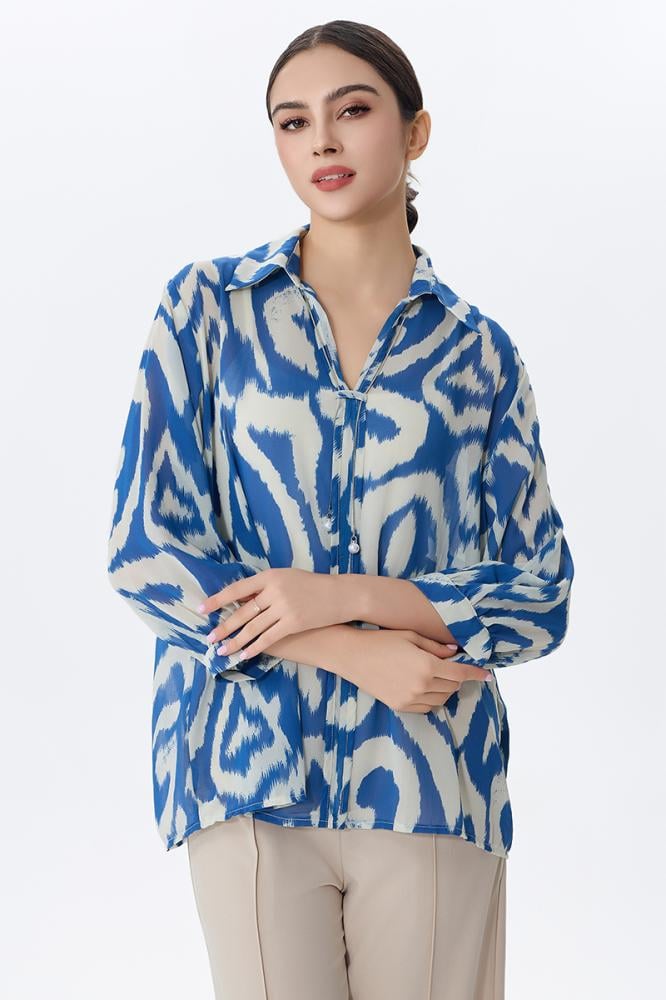 بلوزة بطبعة مميزة وأكمام ¾