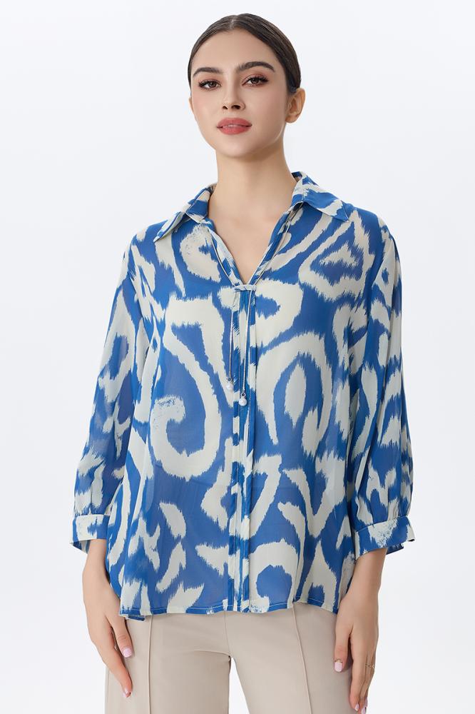 بلوزة بطبعة مميزة وأكمام ¾