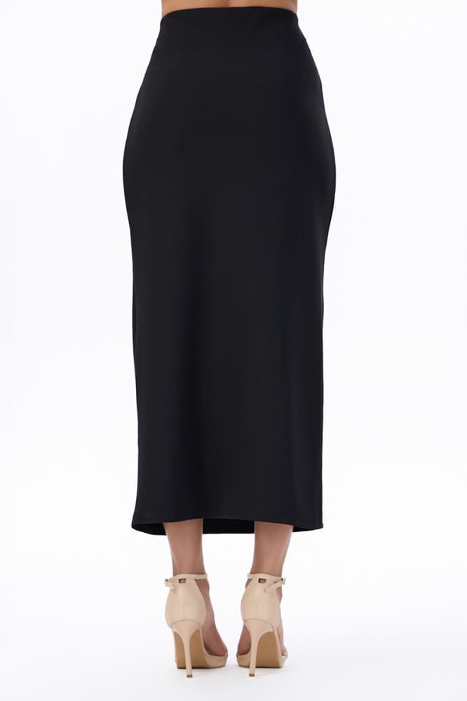 تنورة ميدي بقصة مستقيمة