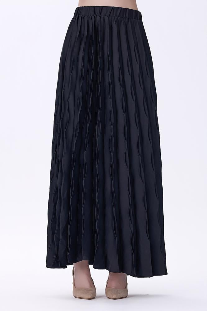 تنورة سوداء بتصميم مجعّد انسيابي