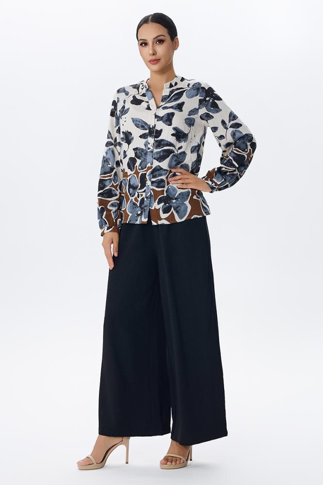 بلوزة بطبعة الورد الأزرق