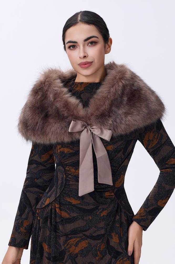 شال بني بفرو ناعم وربطة ساتان