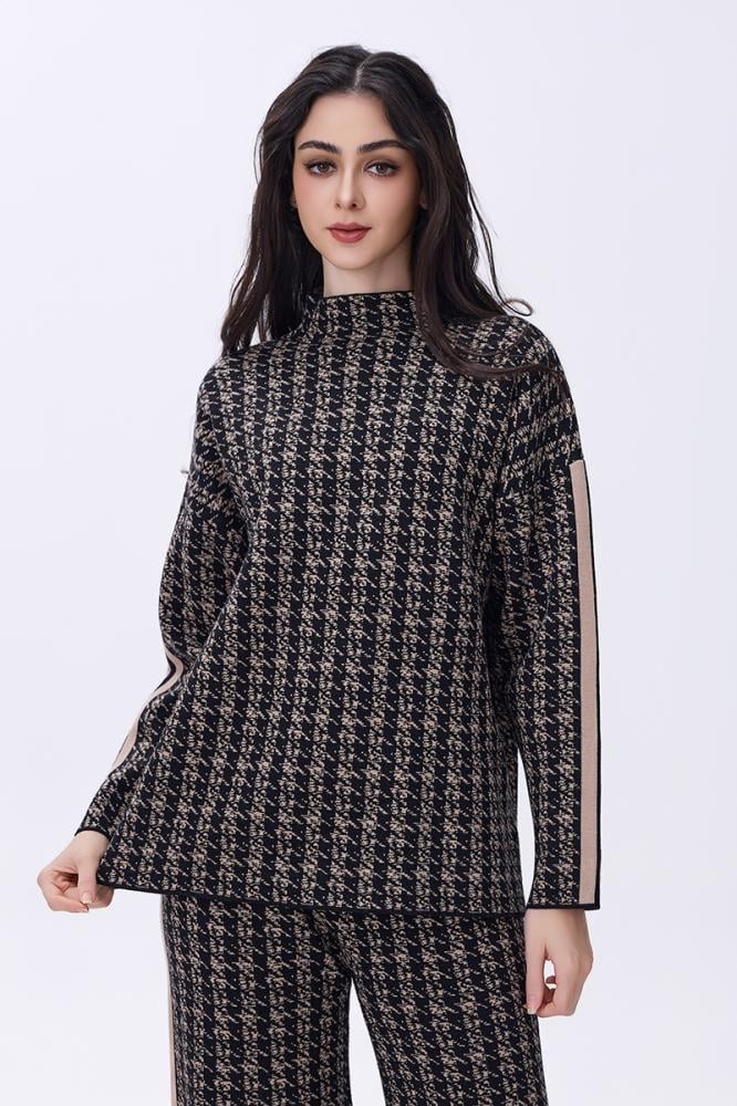 طقم أسود بنقشة بيج