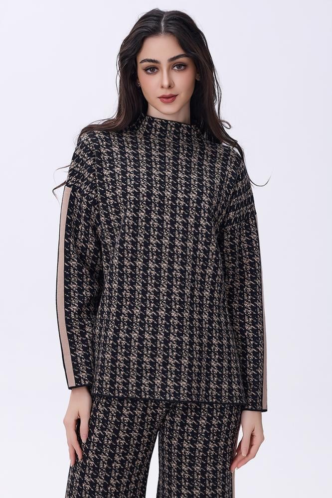 طقم أسود بنقشة بيج