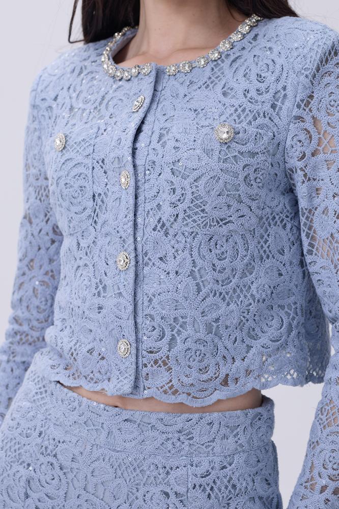 طقم دانتيل أزرق فاتح بتفاصيل لؤلؤية