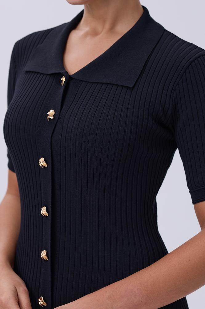 فستان أسود بأزرار أمامية ميدي