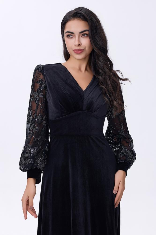 فستان مخملي بأكمام دانتيل