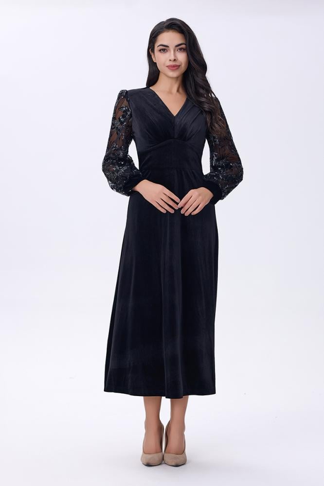 فستان مخملي بأكمام دانتيل