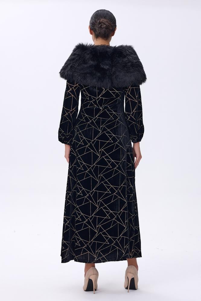 شال أسود بفرو ناعم وربطة ساتان