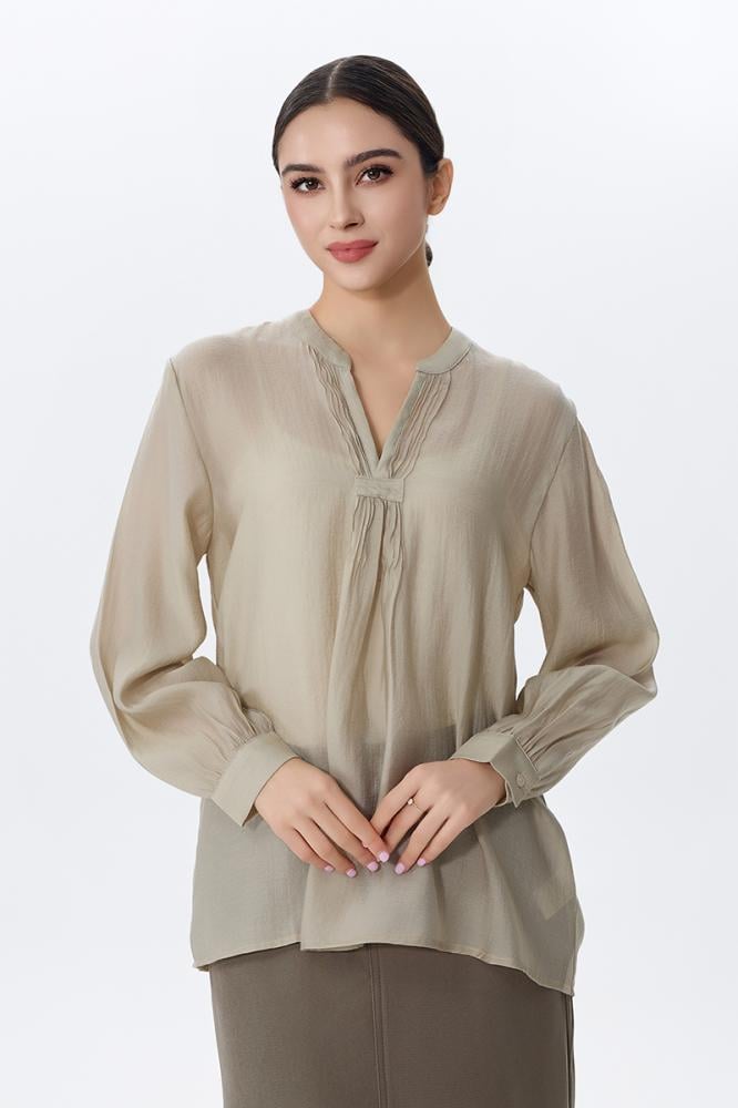 بلوزة بياقة مفتوحة بلون بيج