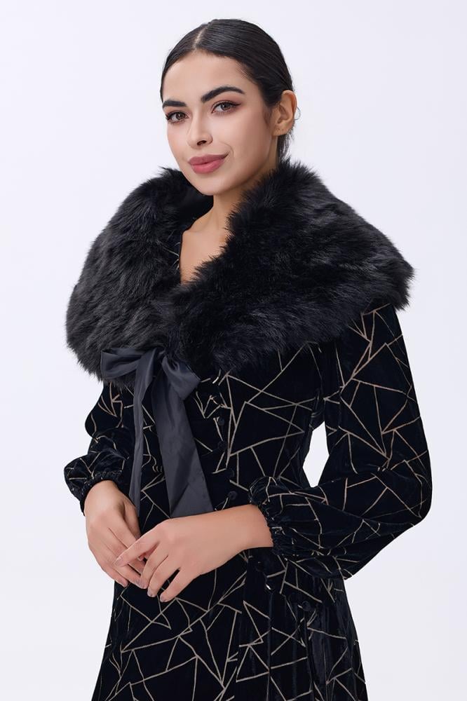 شال أسود بفرو ناعم وربطة ساتان